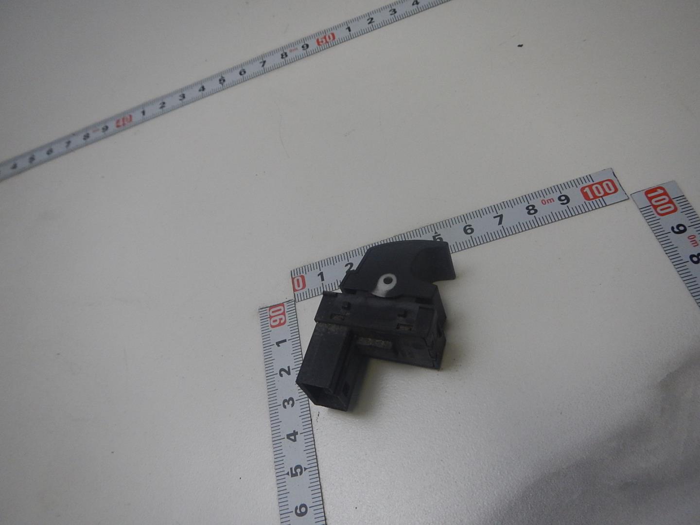 Кнопка стеклоподъемника