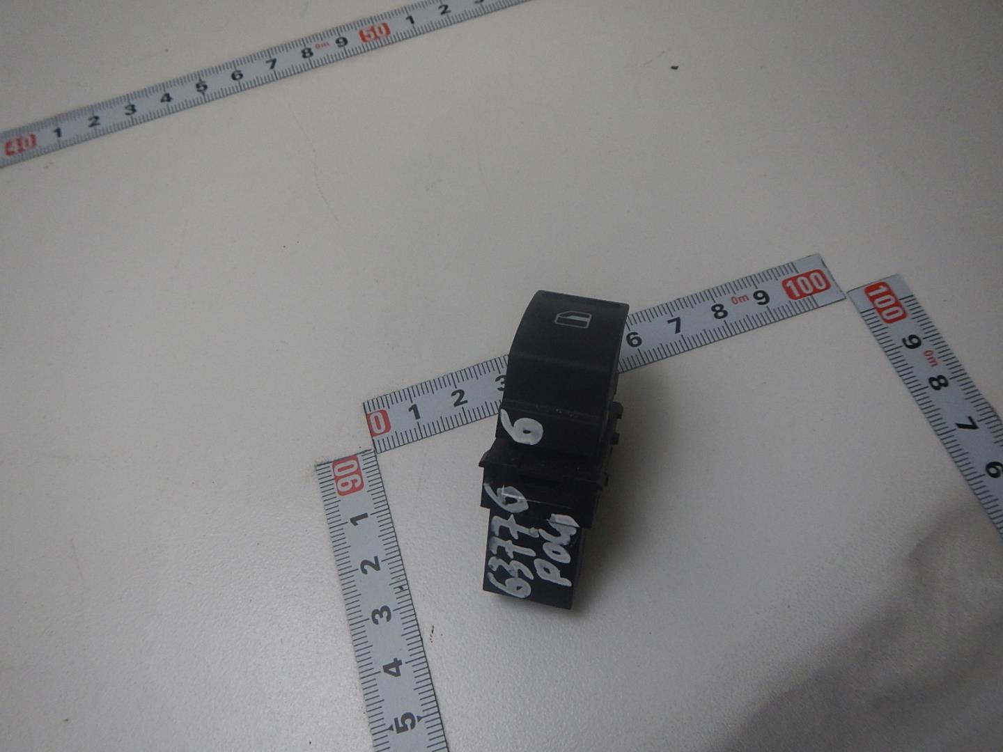 Кнопка стеклоподъемника