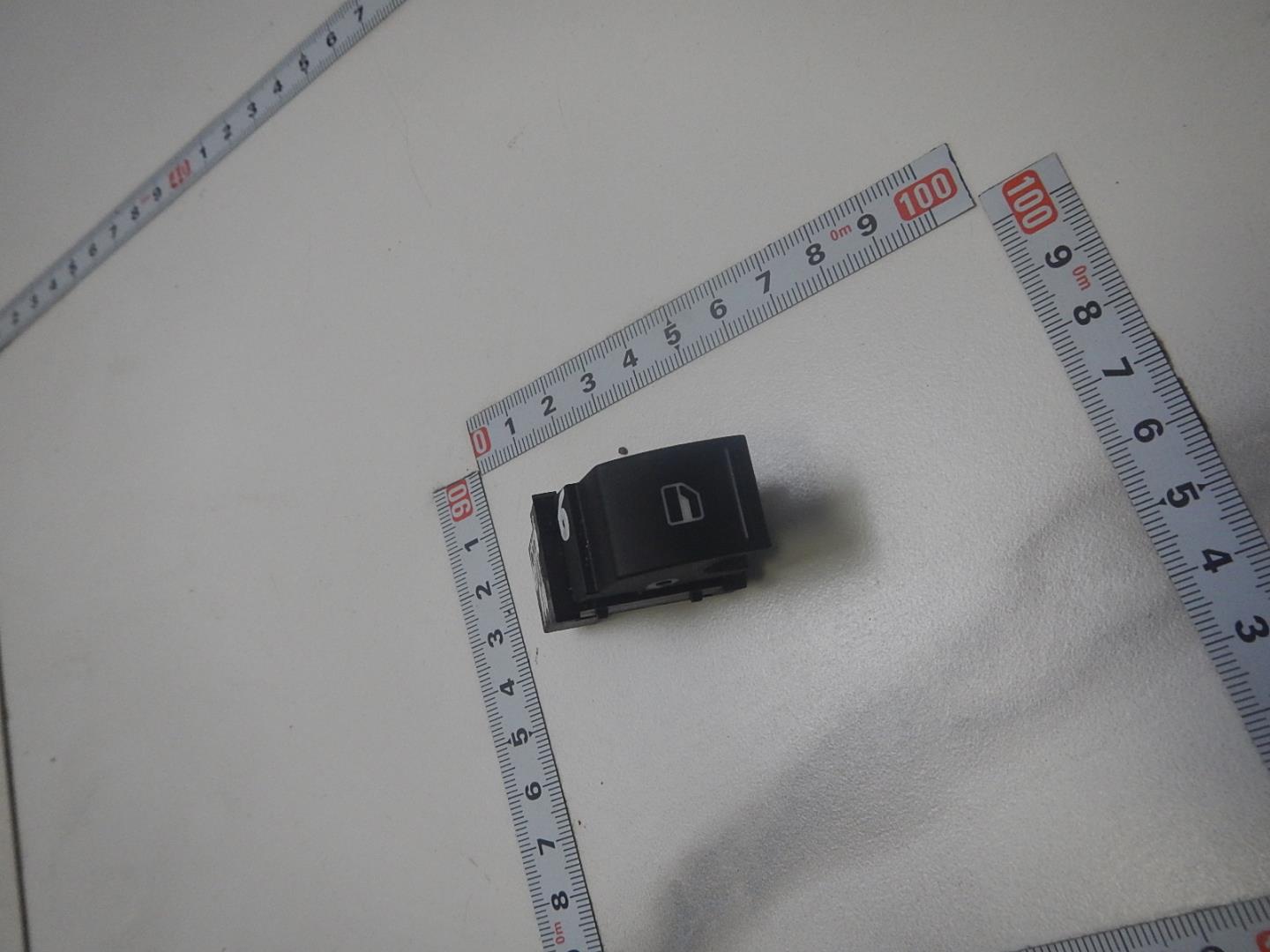 Кнопка стеклоподъемника