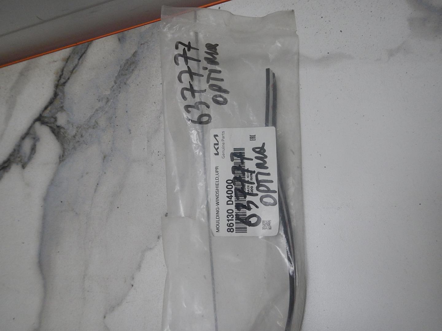 Молдинг лобового стекла