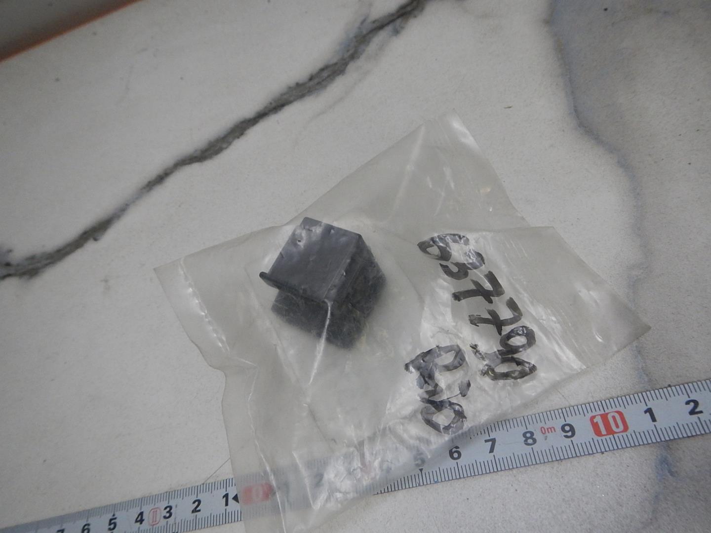 Кронштейн фар левый