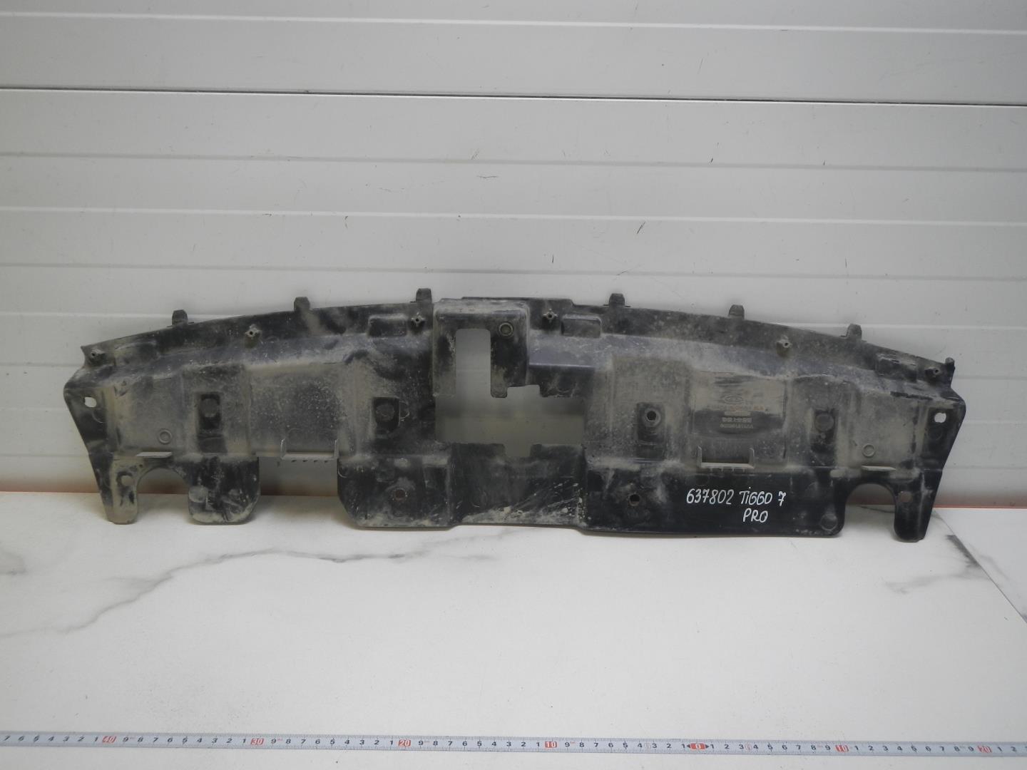 Кожух замка капота