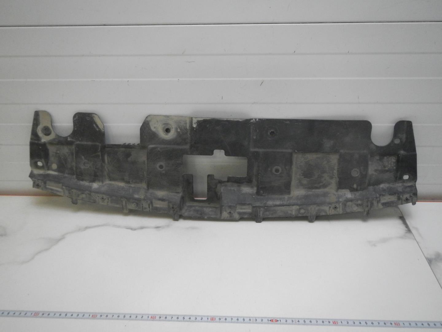 Кожух замка капота