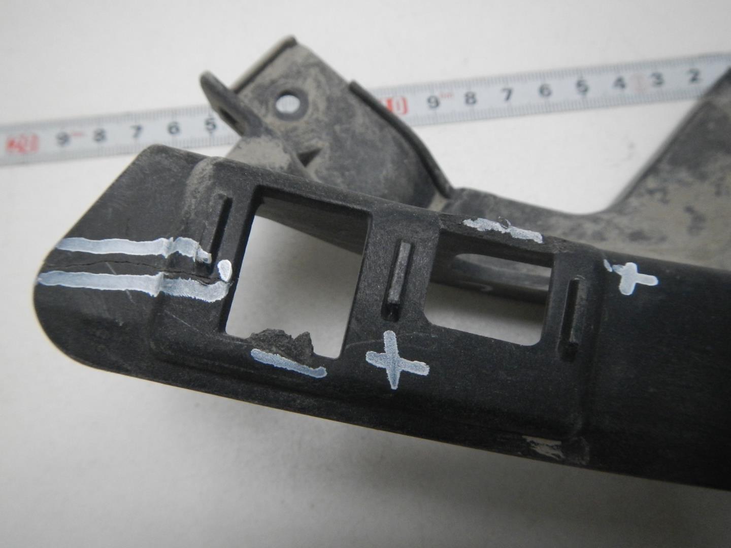 Кронштейн фар левый