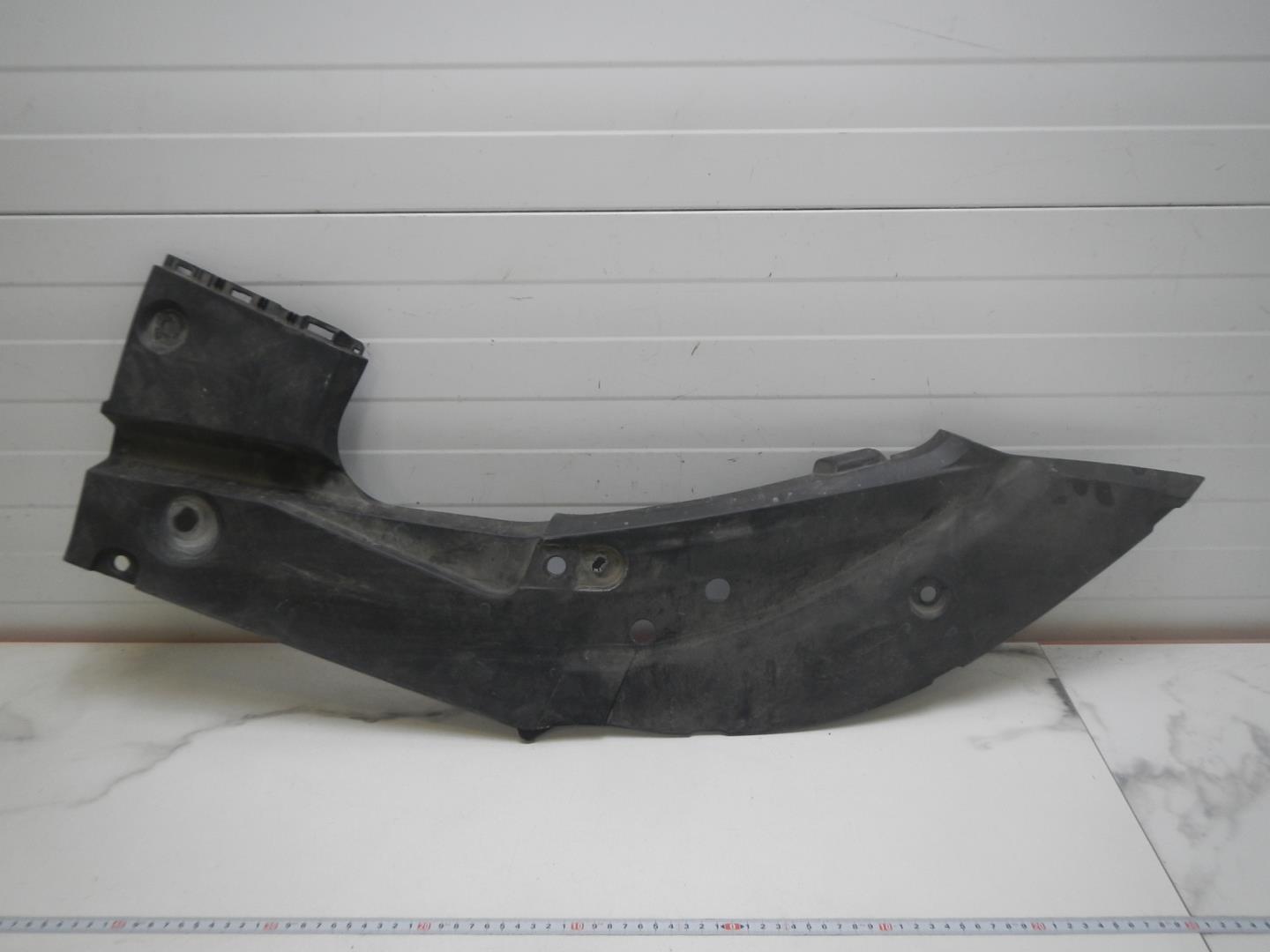 Кожух замка капота