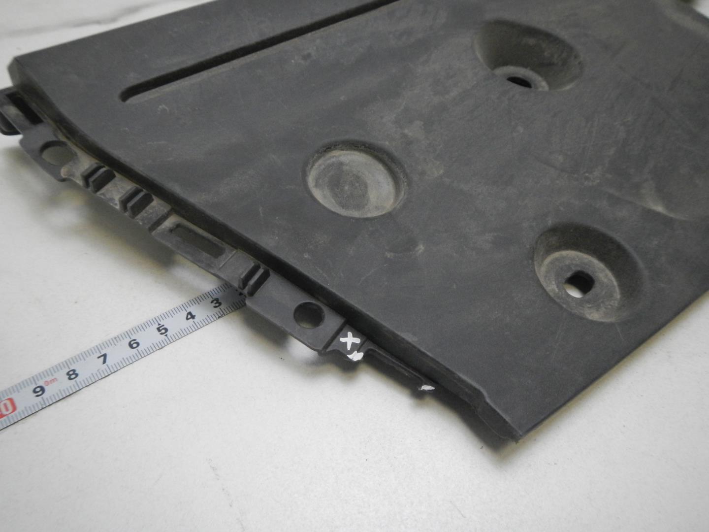 Кожух замка капота