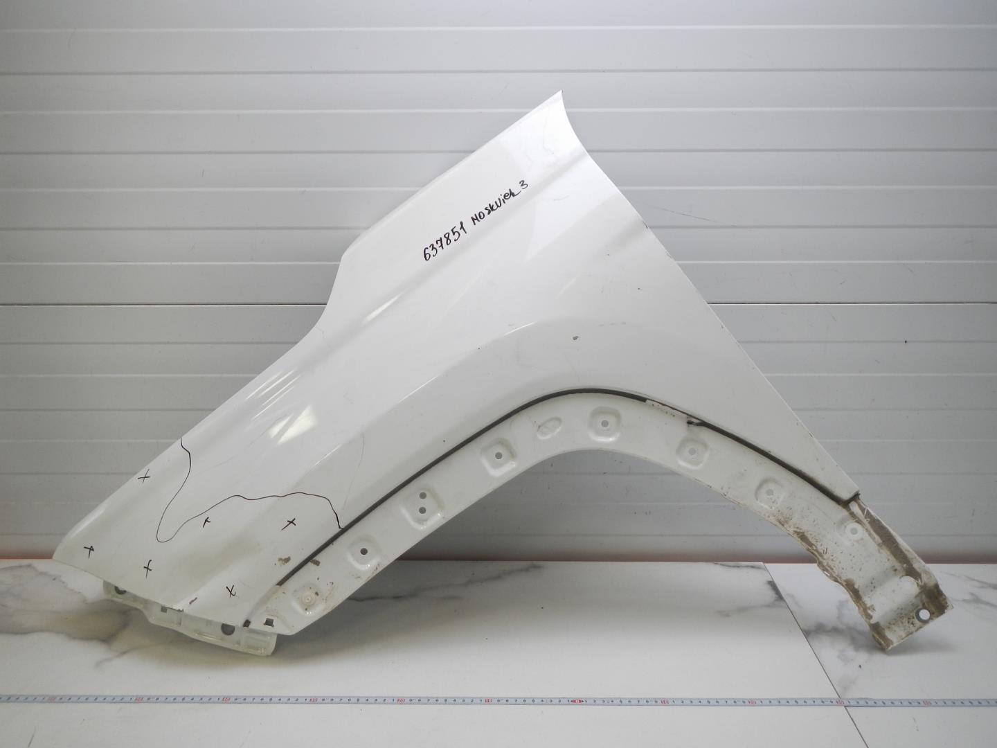 Крыло переднее левое