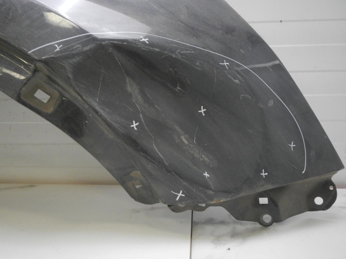 Крыло переднее правое