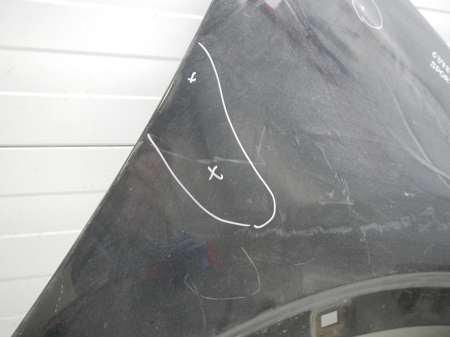 Крыло переднее правое