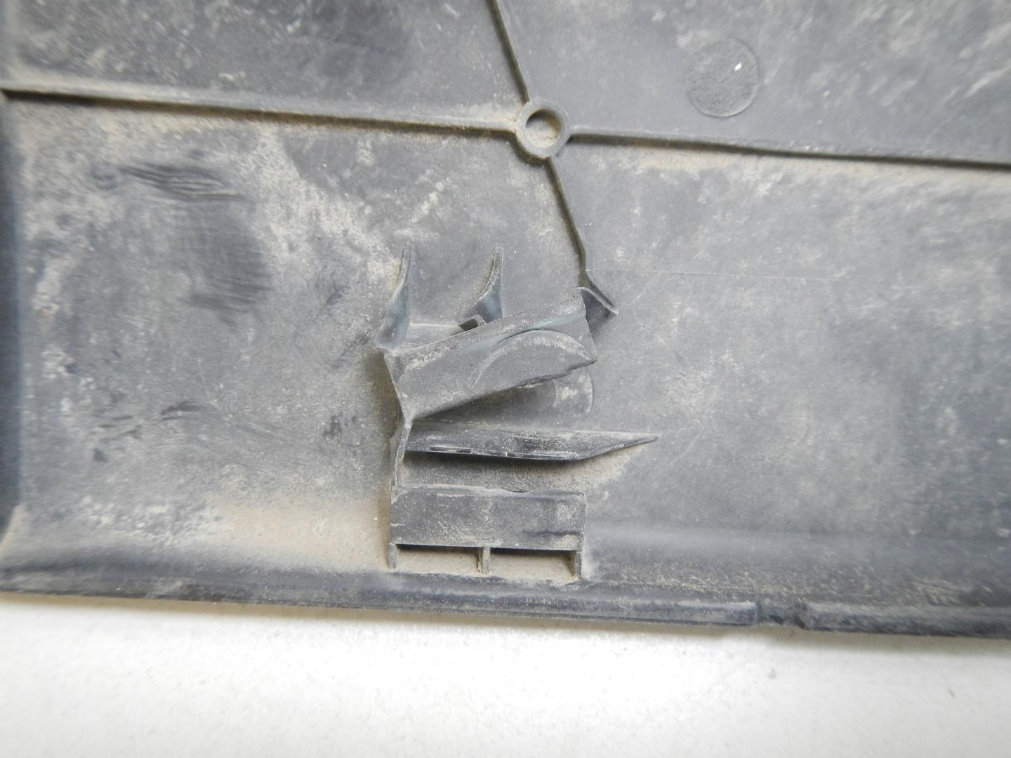 Молдинг передней левой двери