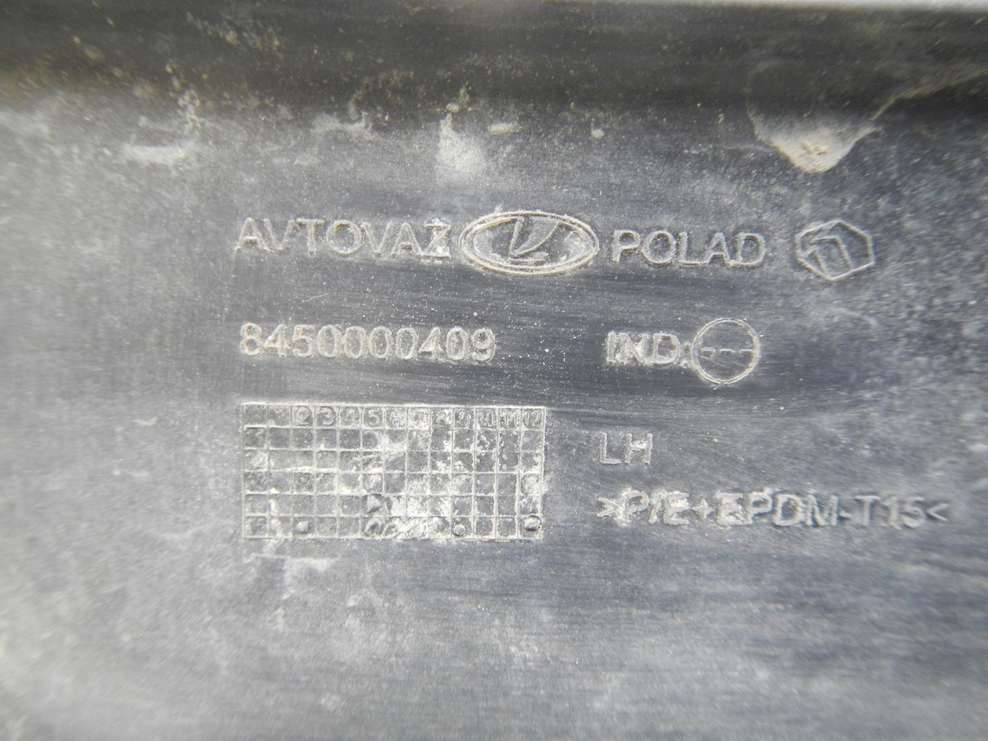 Молдинг передней левой двери