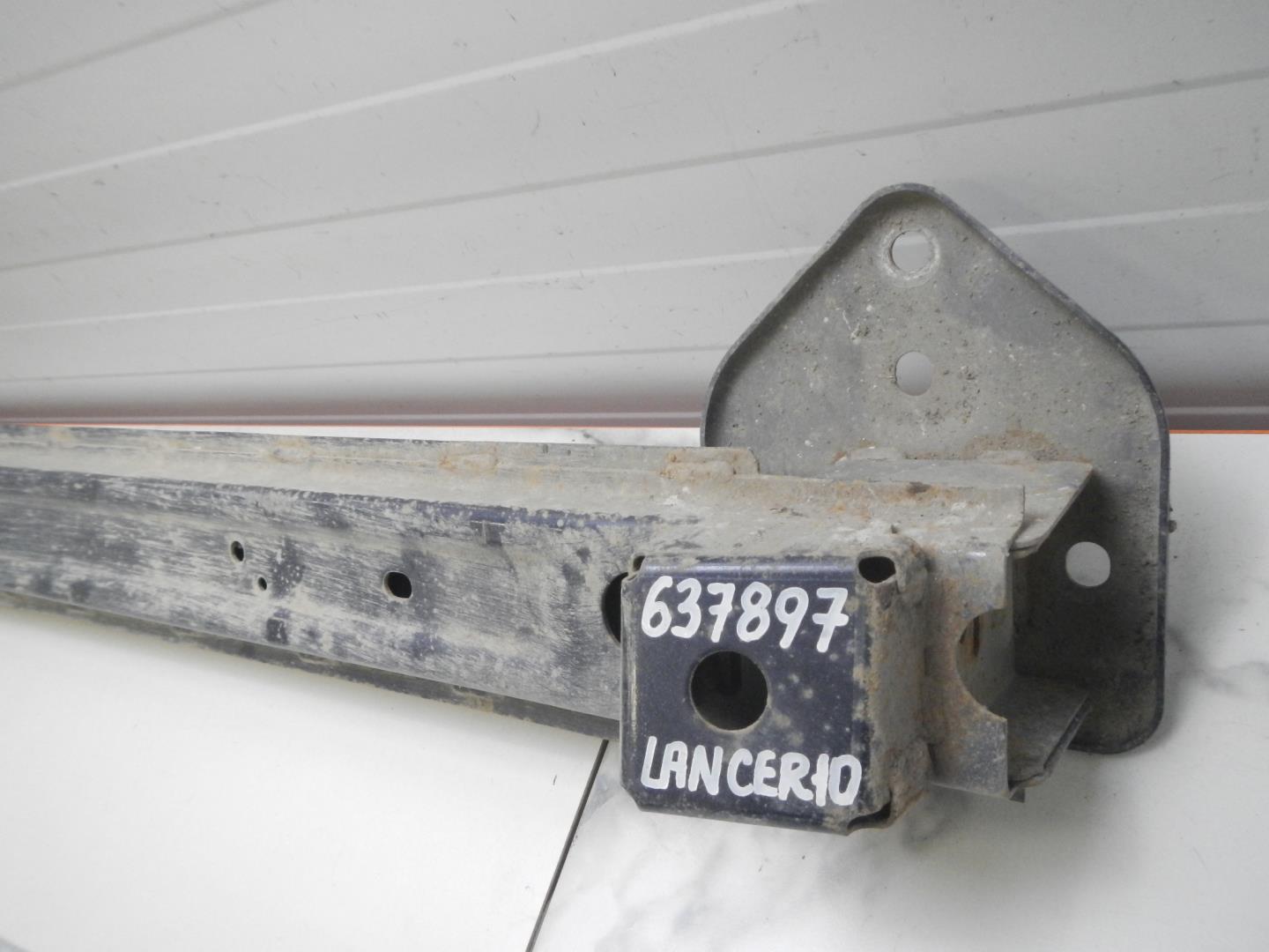 Усилитель заднего бампера