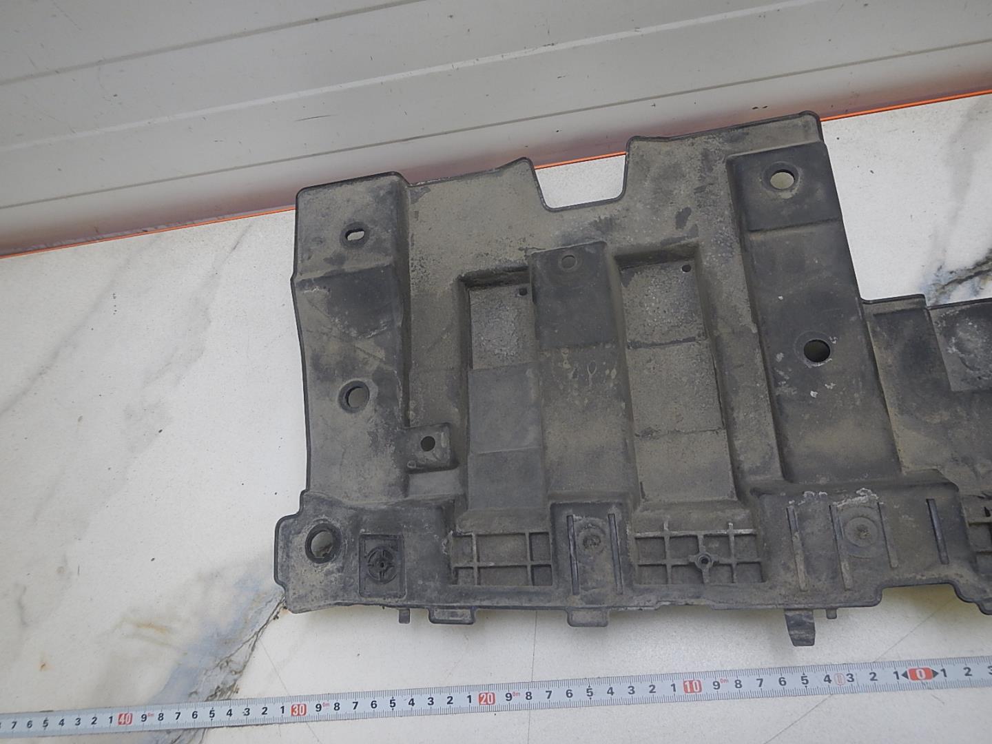 Кожух замка капота