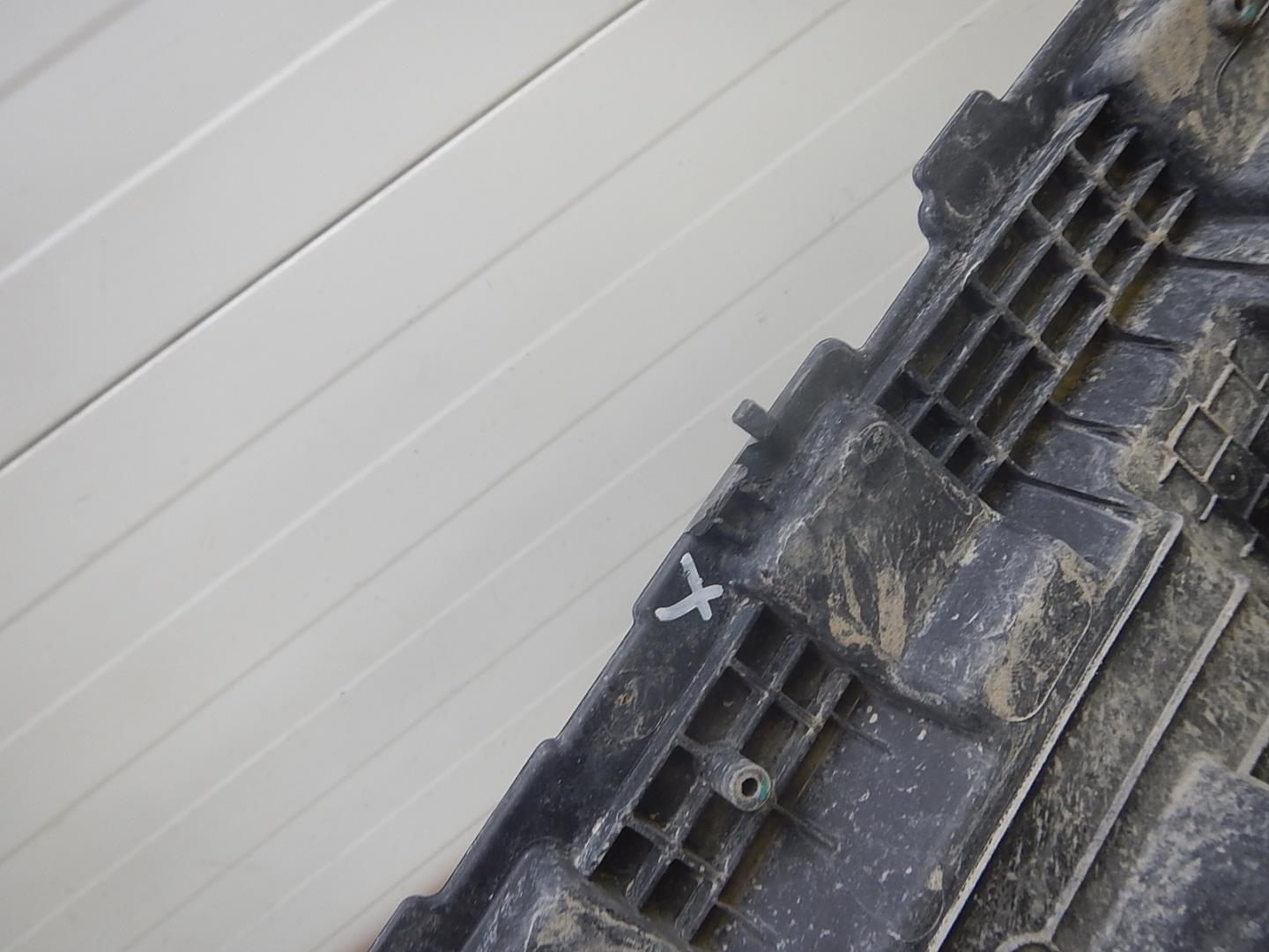 Кожух замка капота