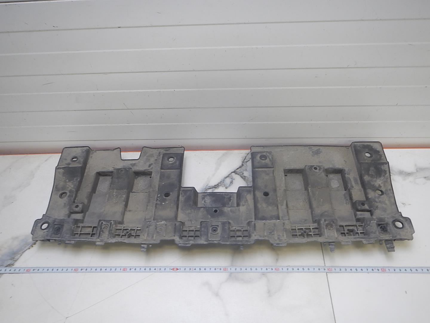 Кожух замка капота