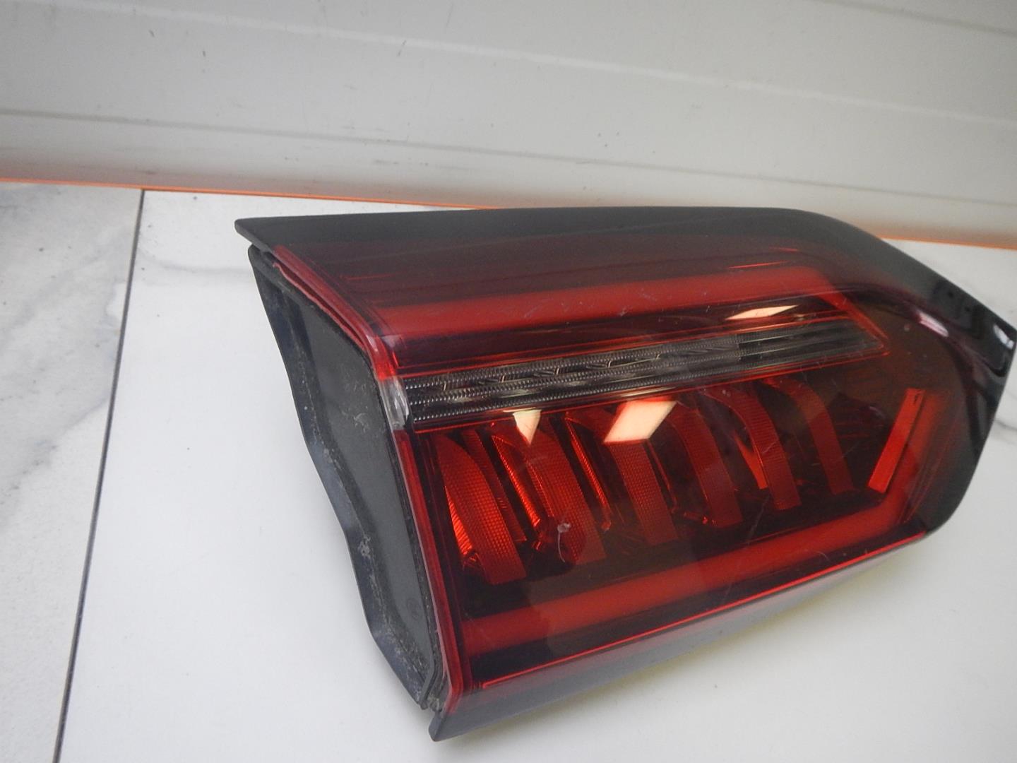 Фонарь задний внутренний левый