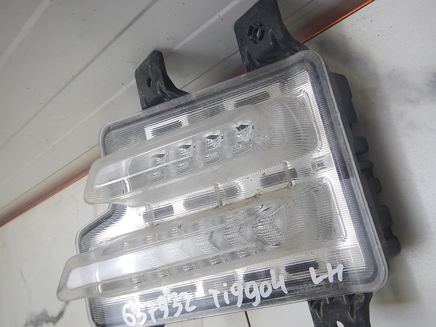 Фара противотуманная левая