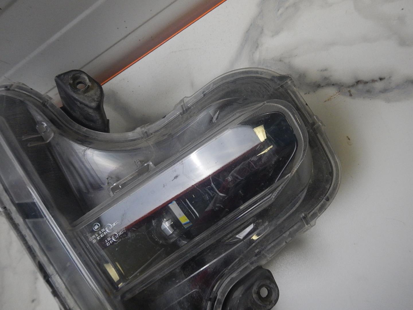 Фара дневного света правая (ходовые огни)