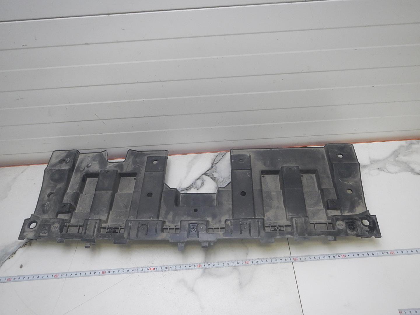 Кожух замка капота