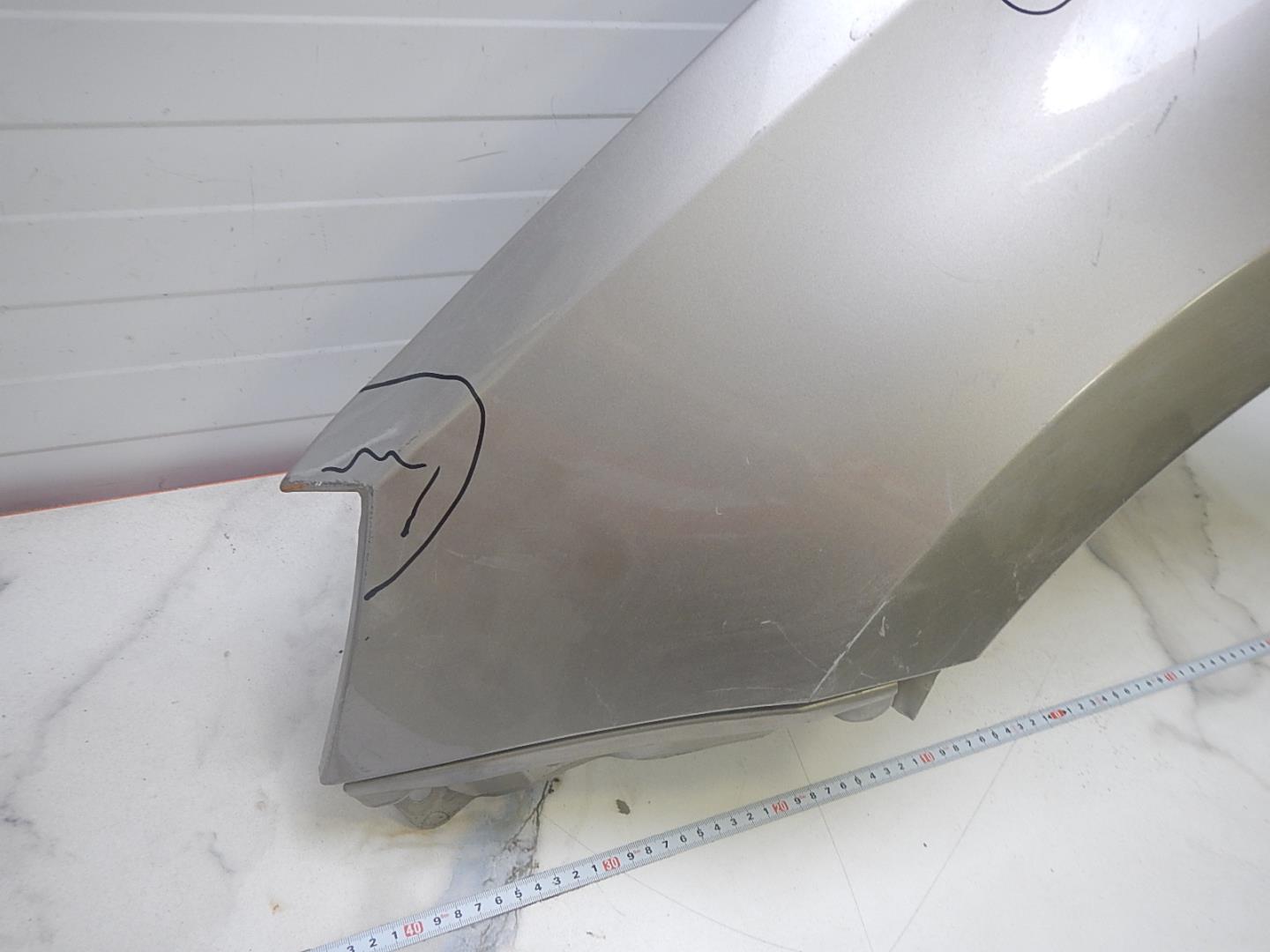 Крыло переднее левое