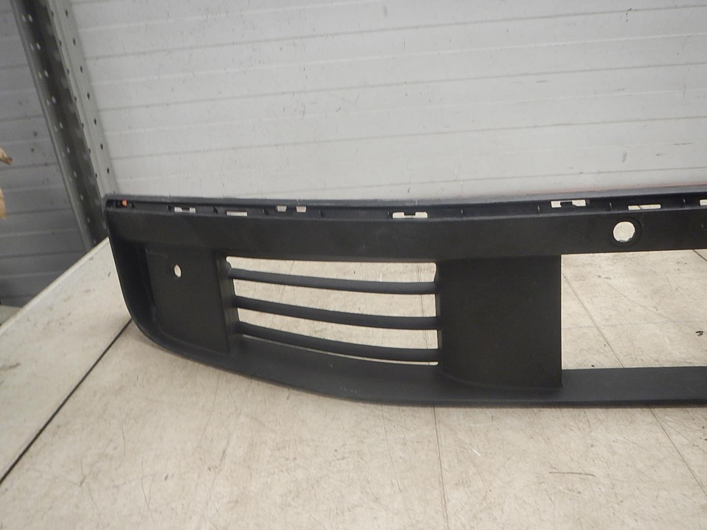 Решетка в бампер центральная