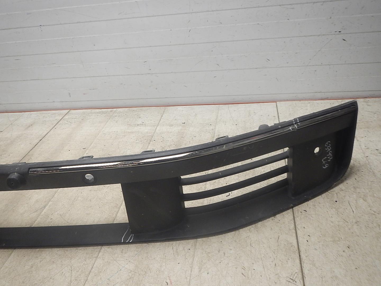 Решетка в бампер центральная