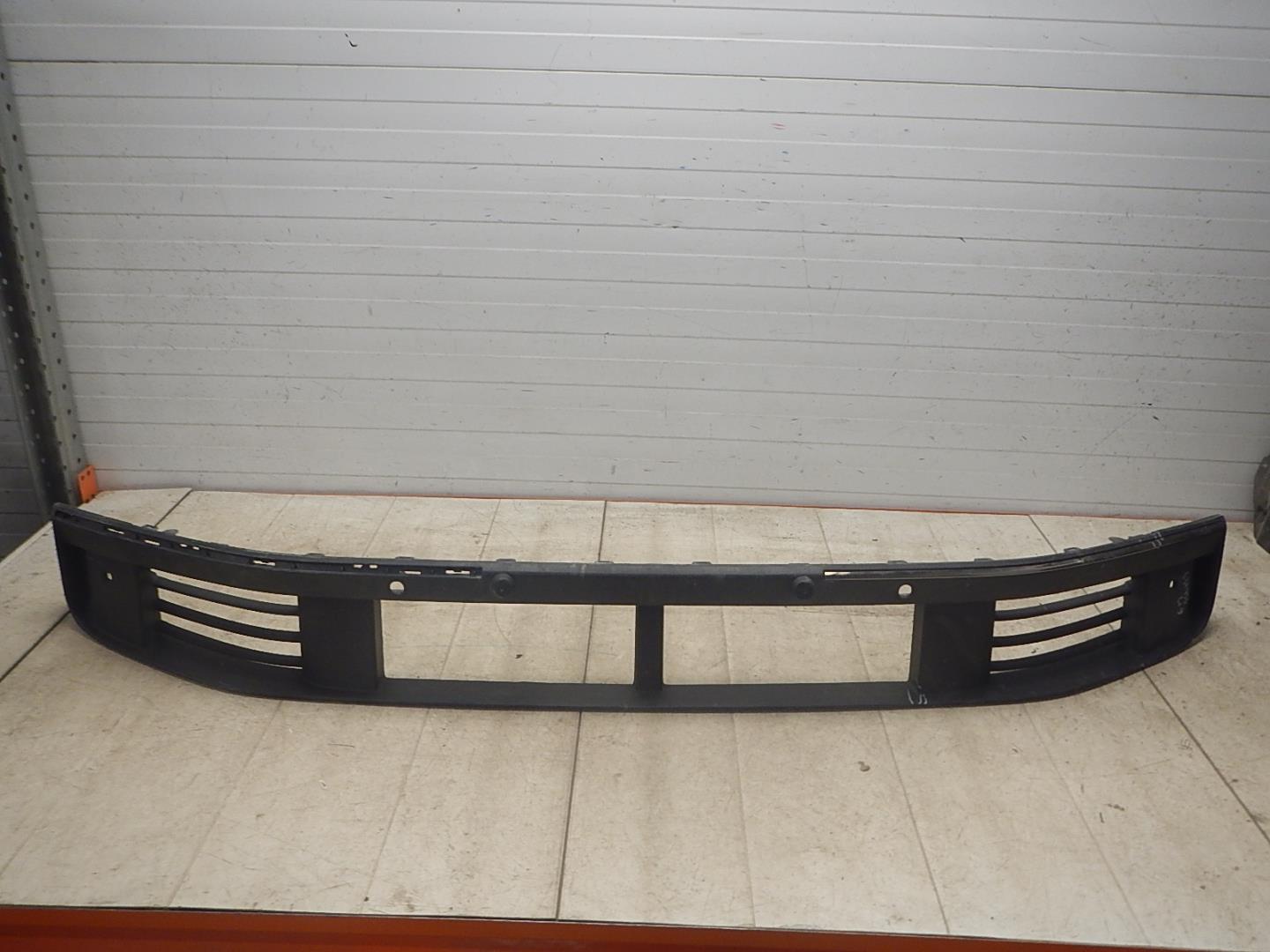 Решетка в бампер центральная