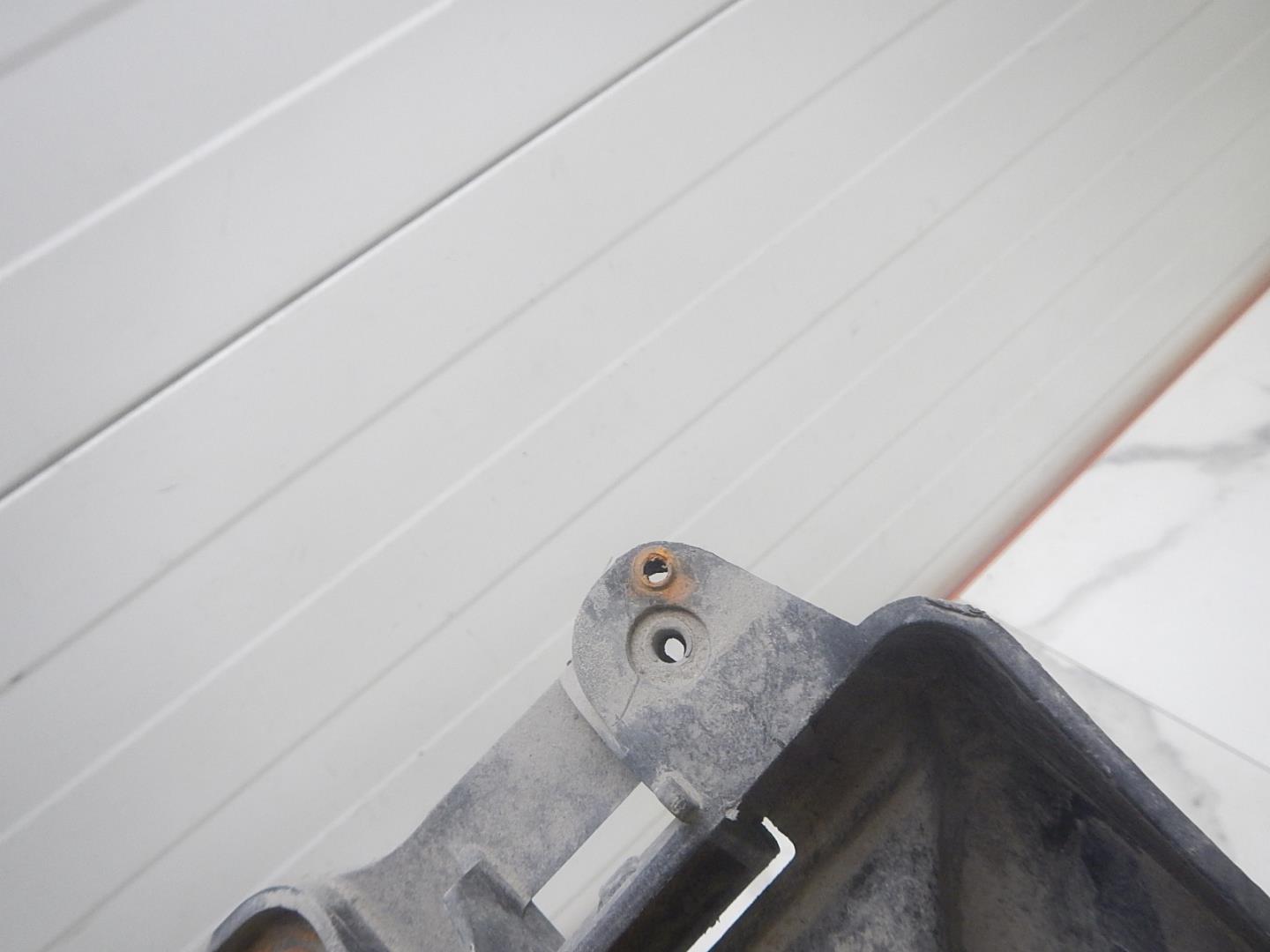 Крепление АКБ (корпус/подставка)