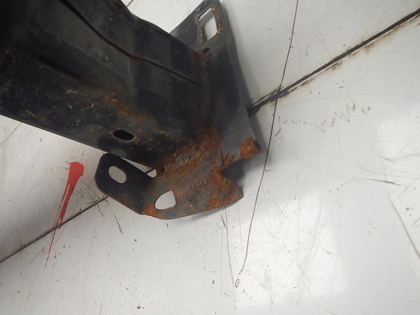 Усилитель переднего бампера