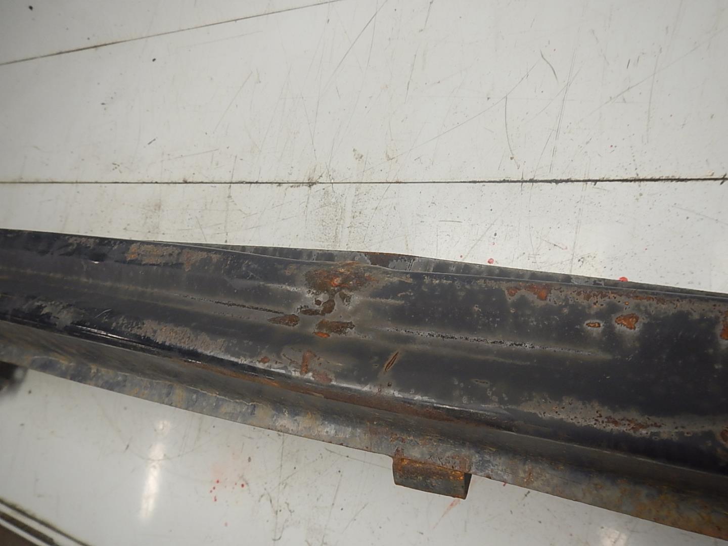 Усилитель переднего бампера