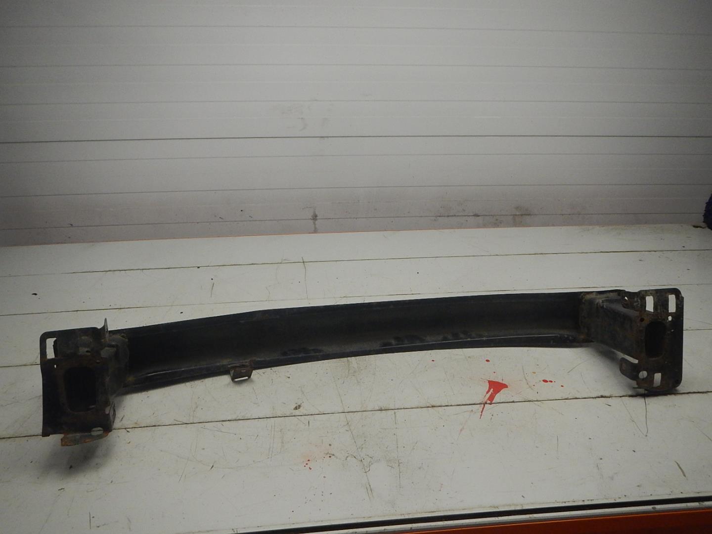 Усилитель переднего бампера