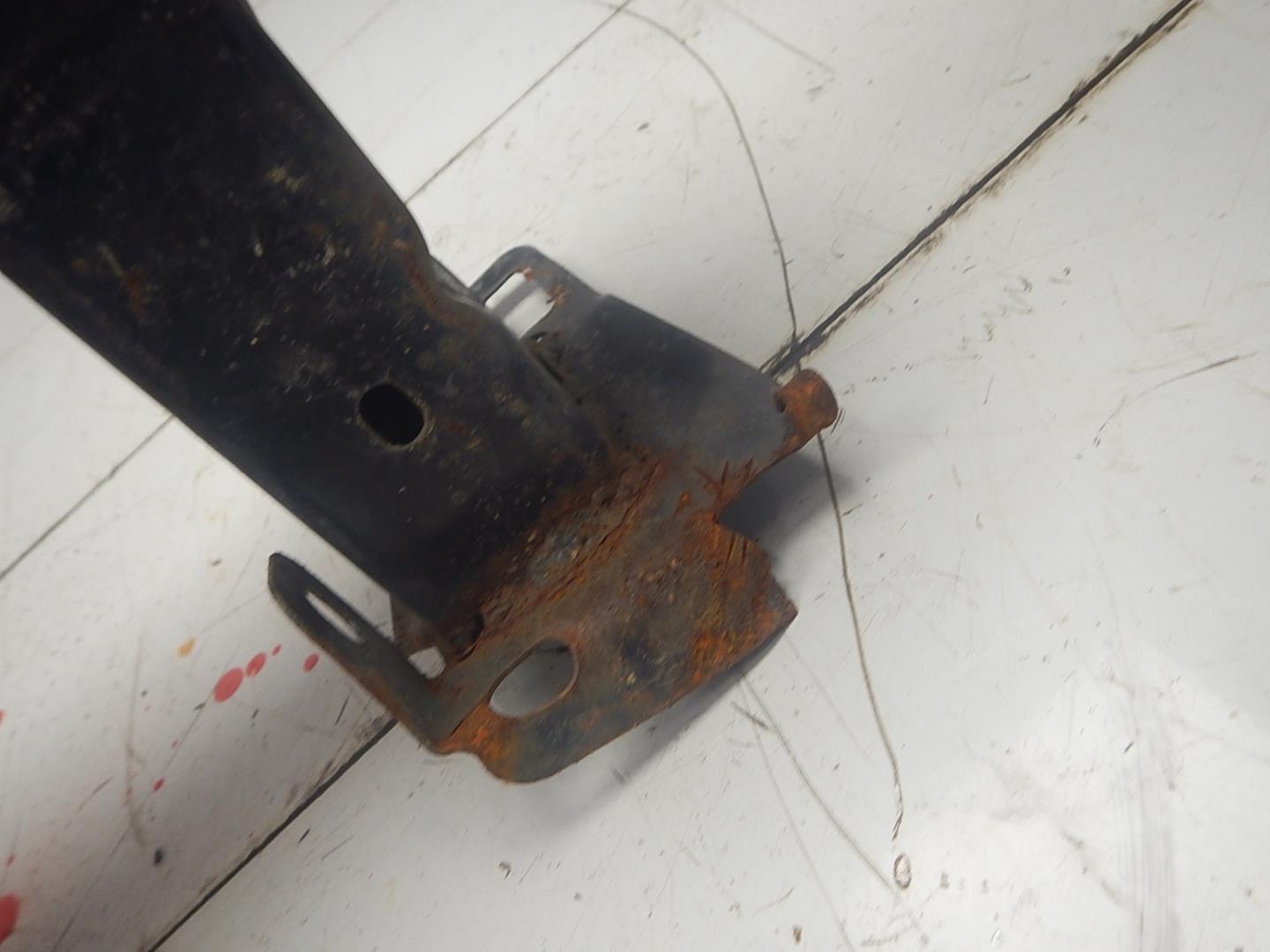 Усилитель переднего бампера