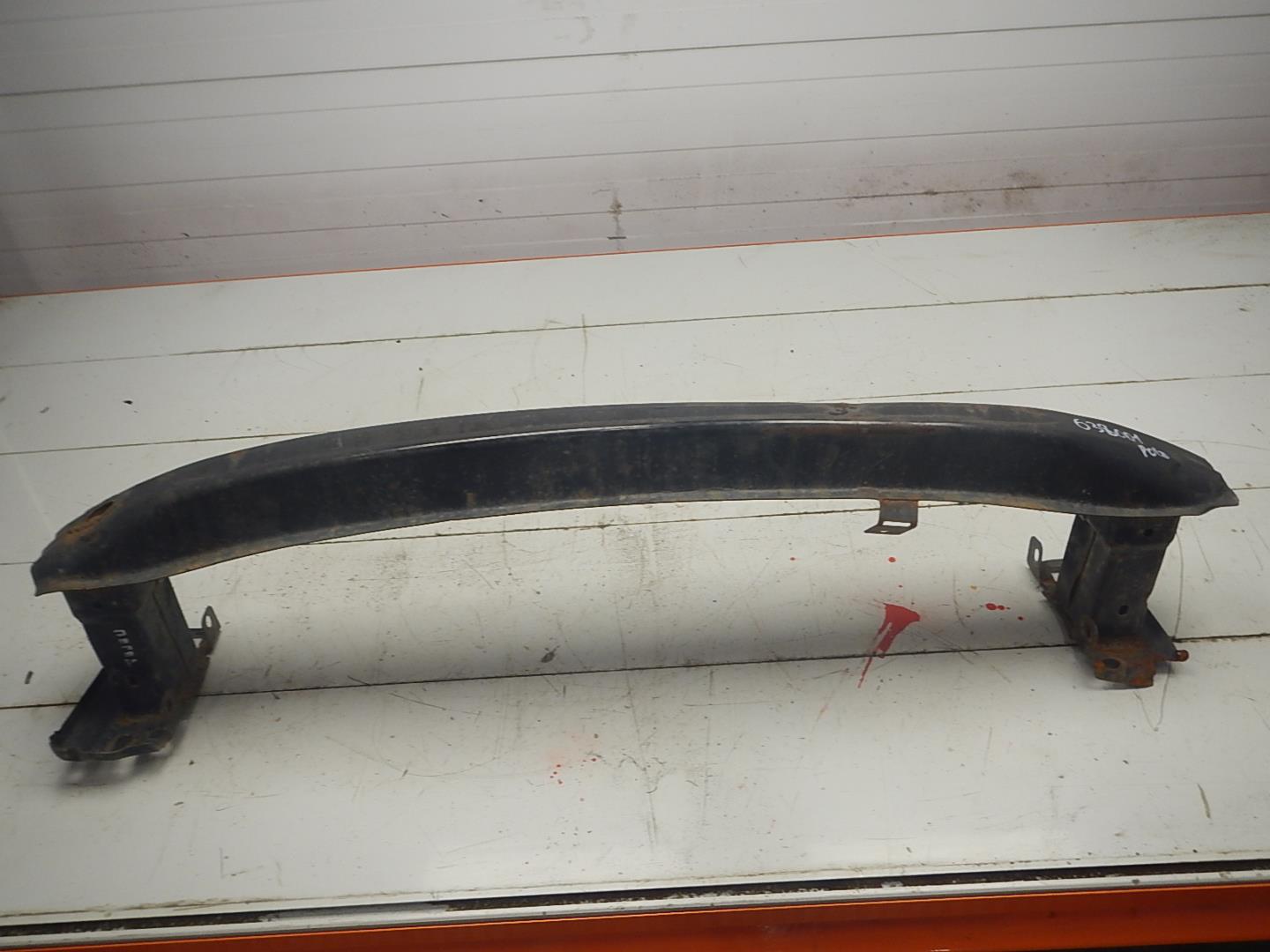 Усилитель переднего бампера