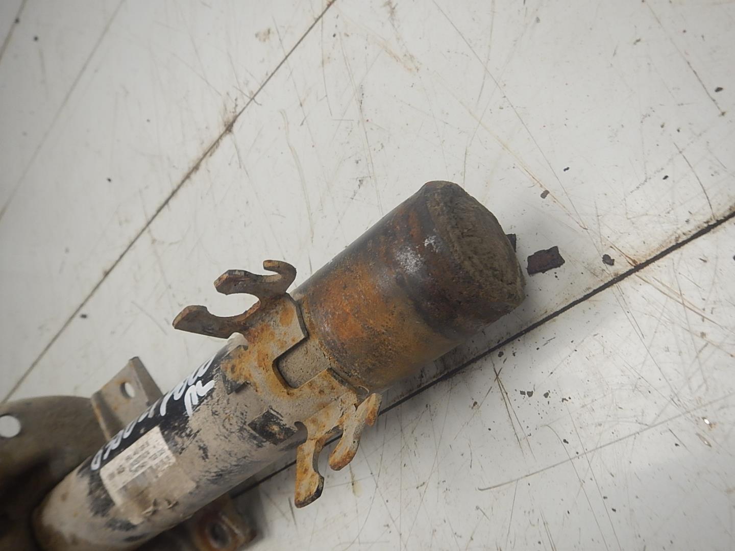 Амортизатор передний левый