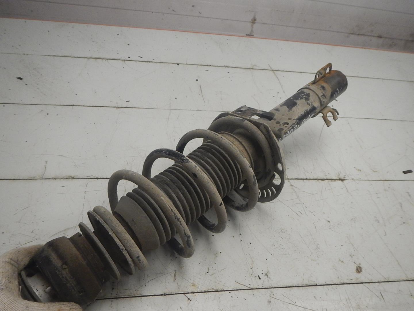 Амортизатор передний левый