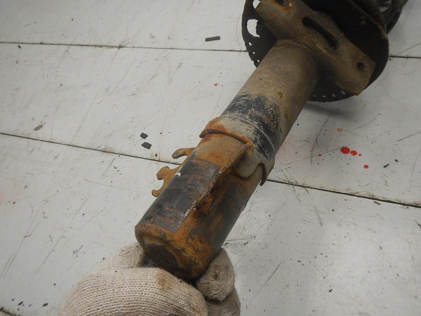 Амортизатор передний правый