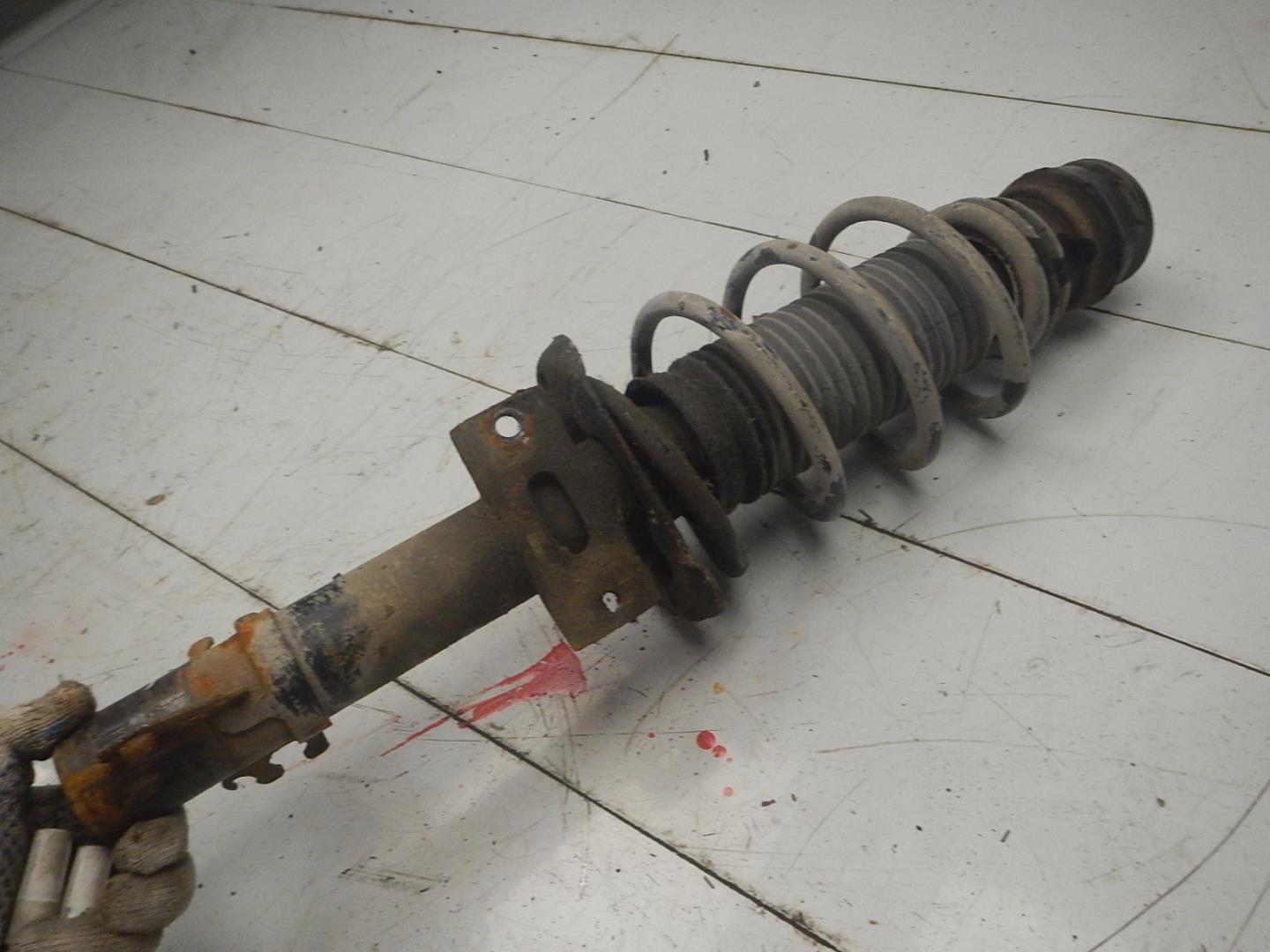 Амортизатор передний правый