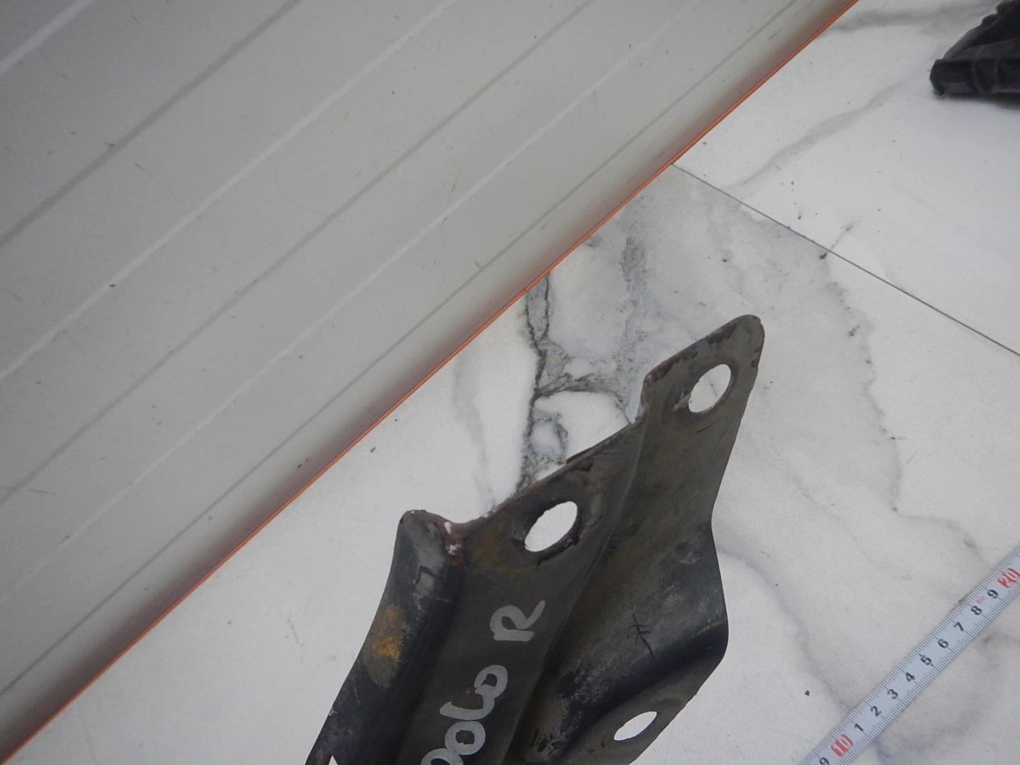 Кронштейн фар правый