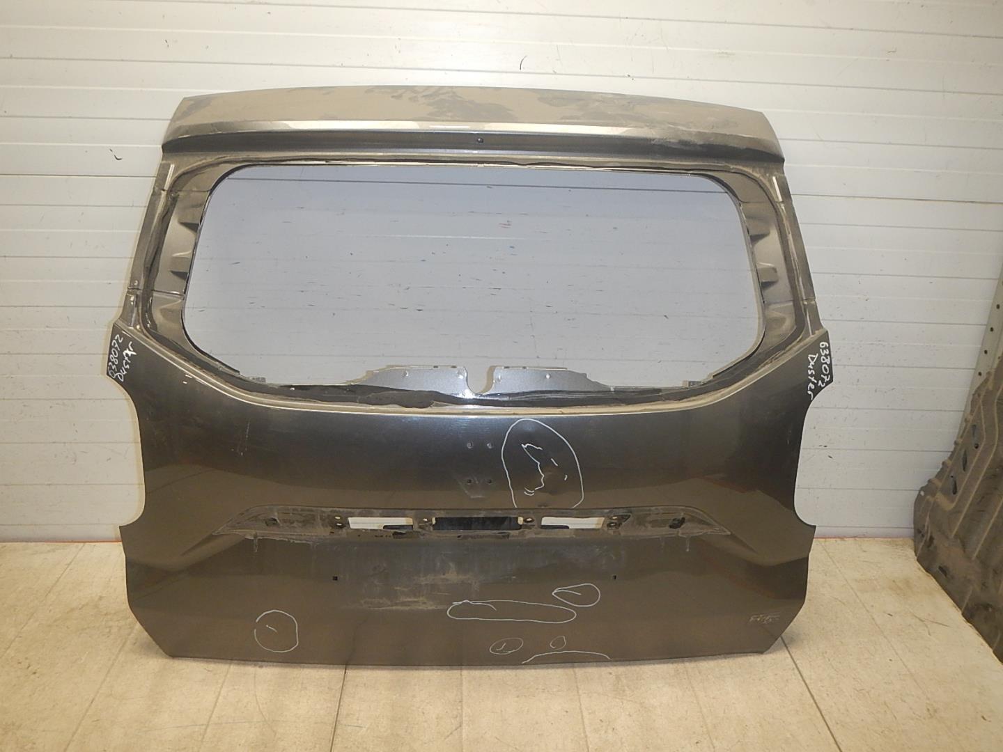 Дверь багажника