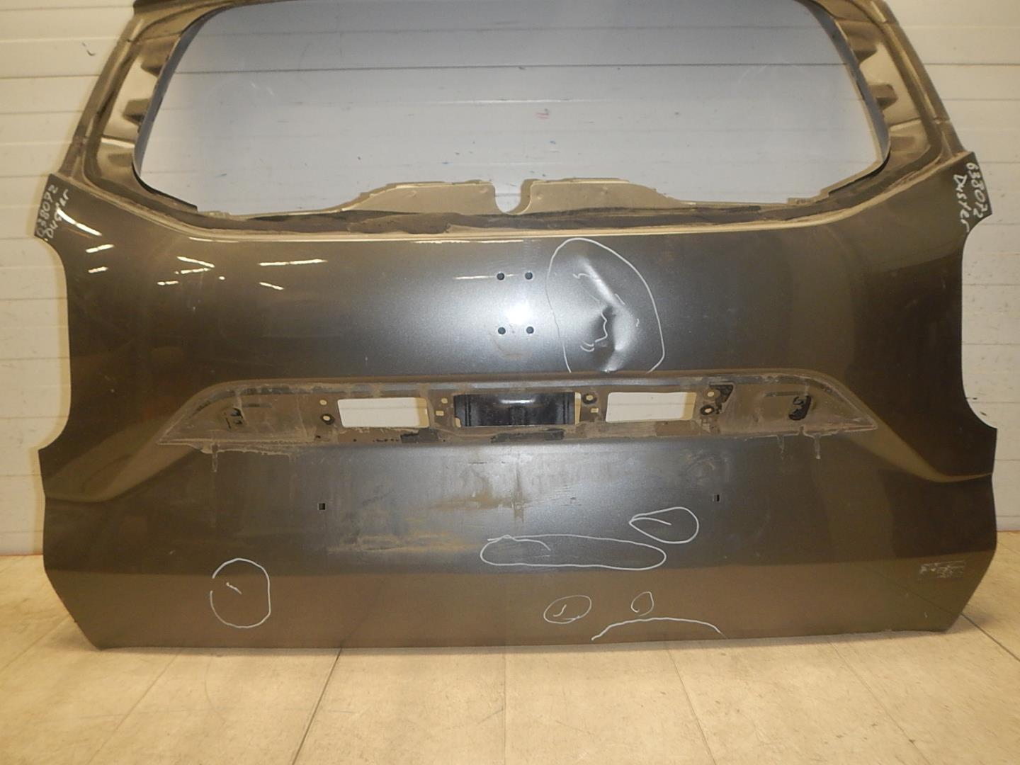 Дверь багажника