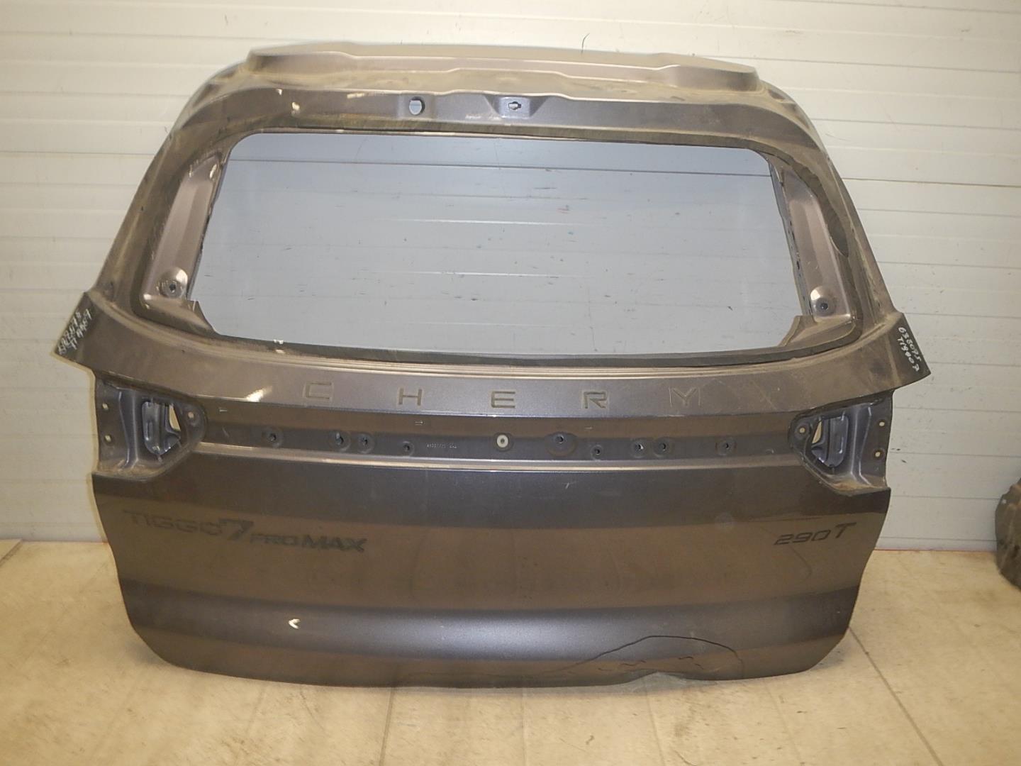 Дверь багажника