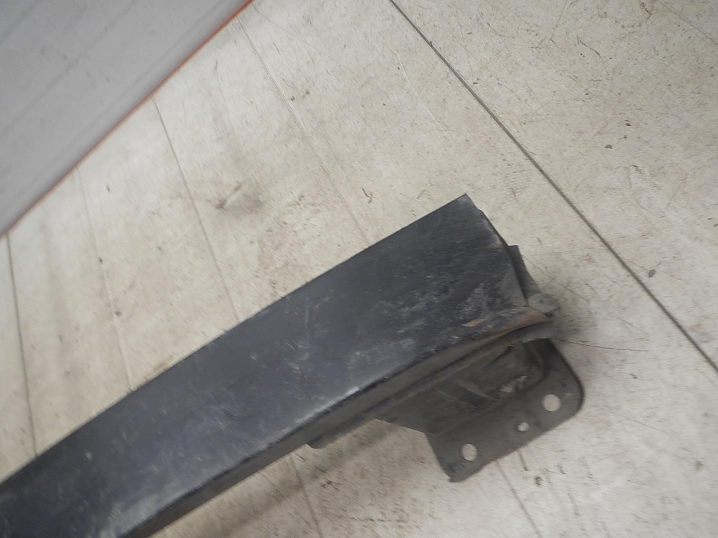 Усилитель переднего бампера