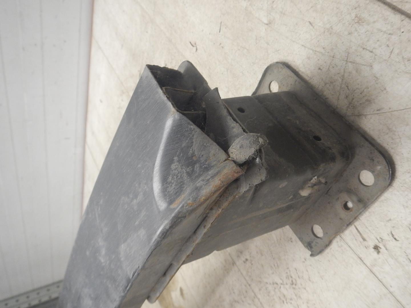 Усилитель переднего бампера