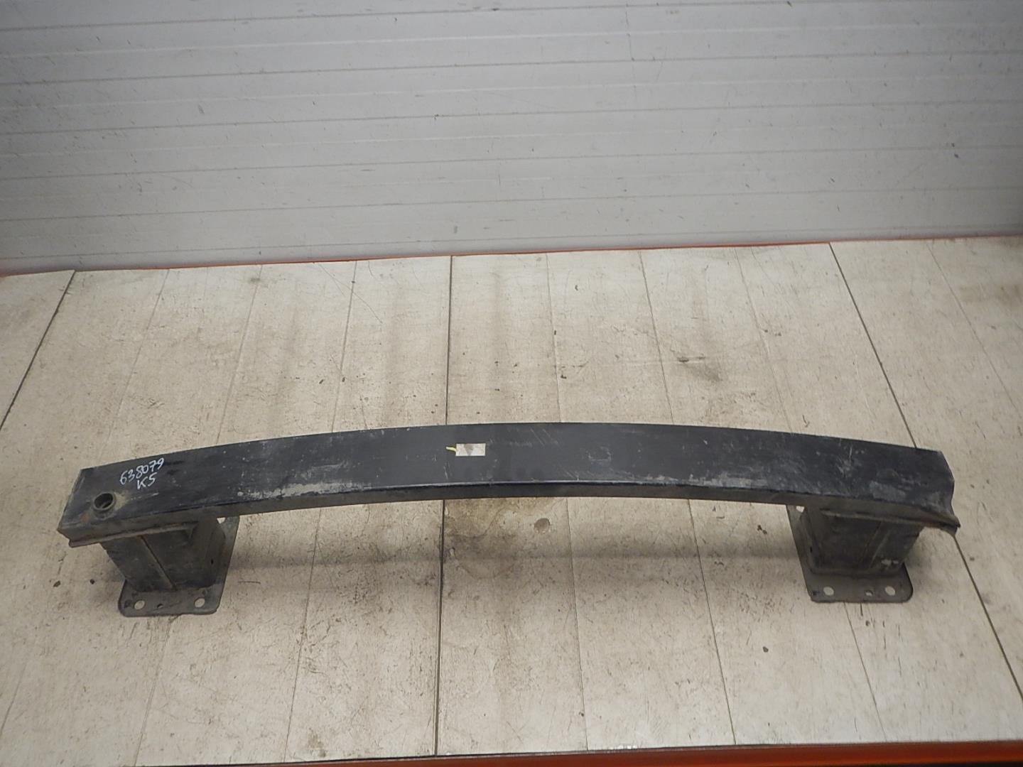 Усилитель переднего бампера