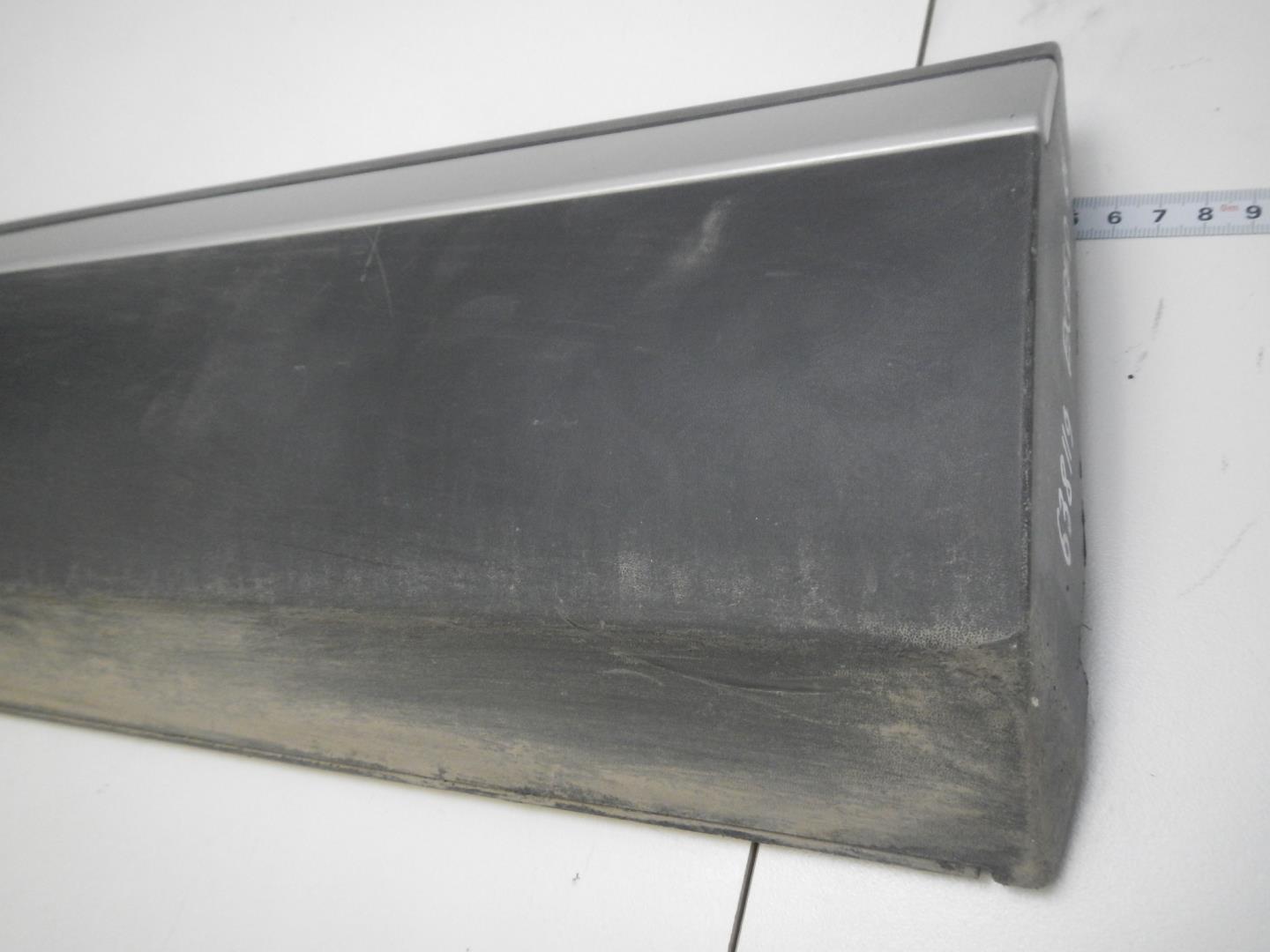 Молдинг задней правой двери