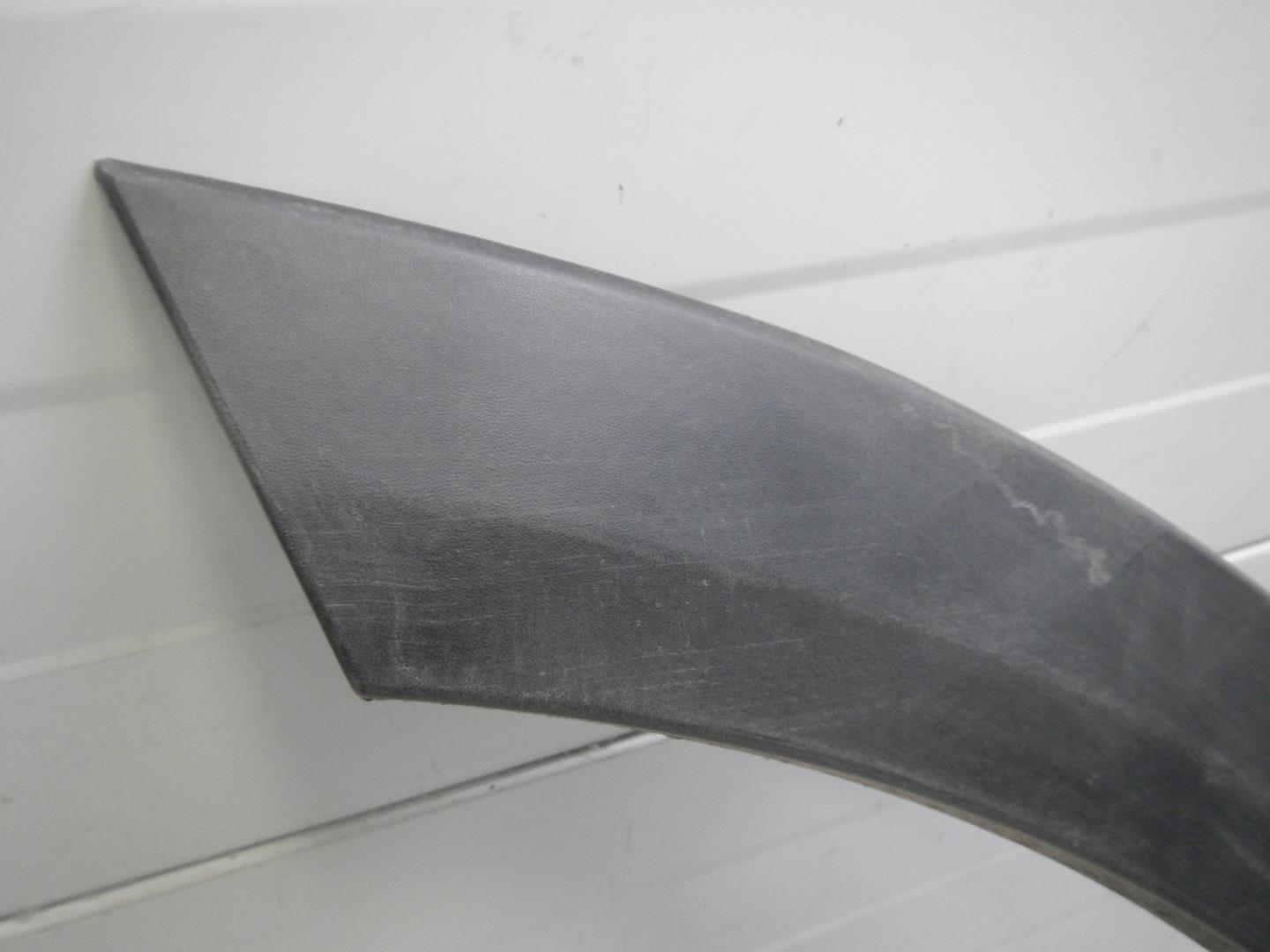 Молдинг задней правой двери