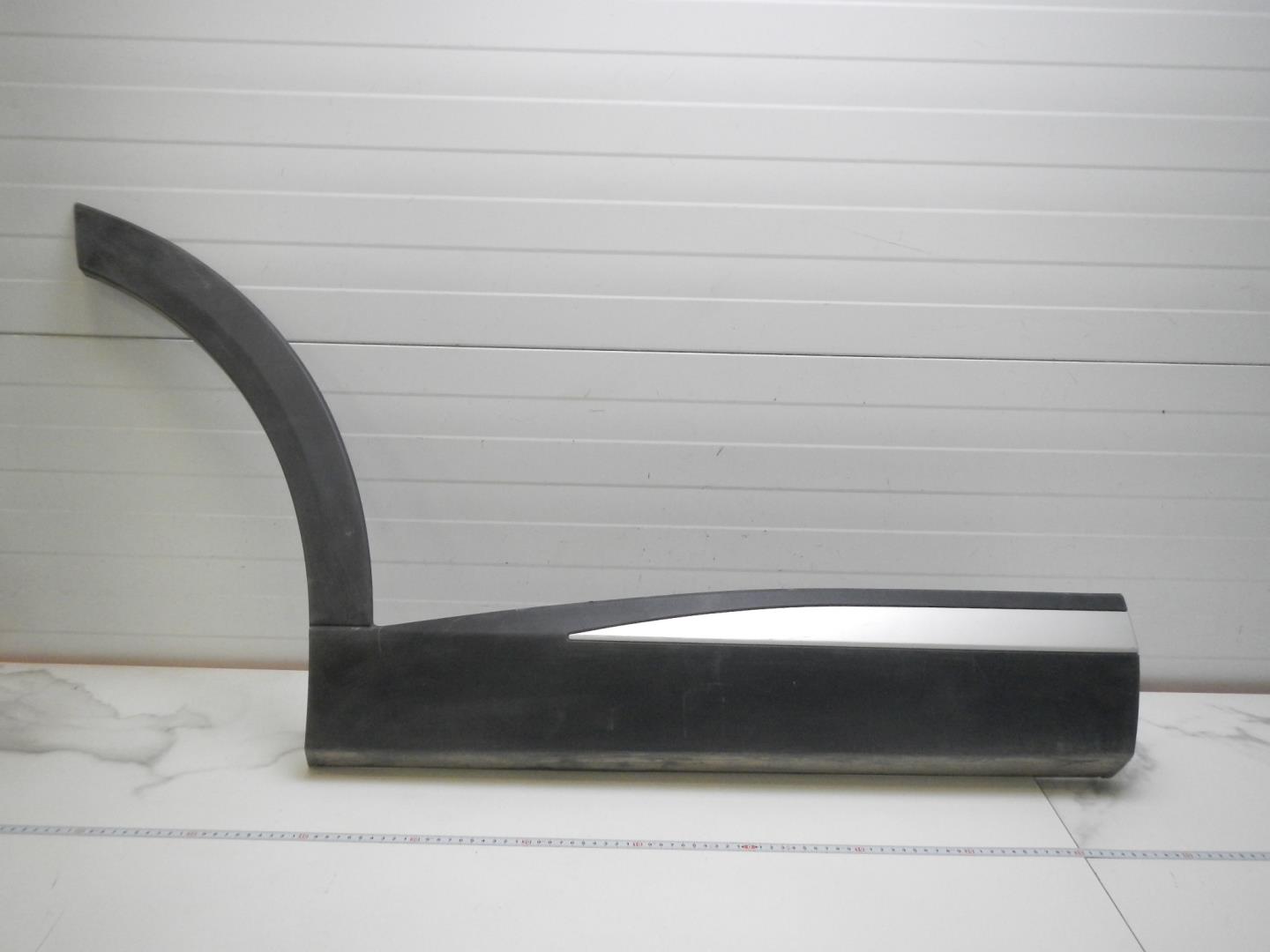 Молдинг задней правой двери