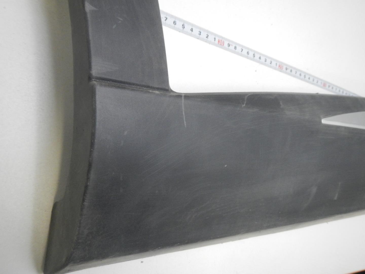 Молдинг задней правой двери