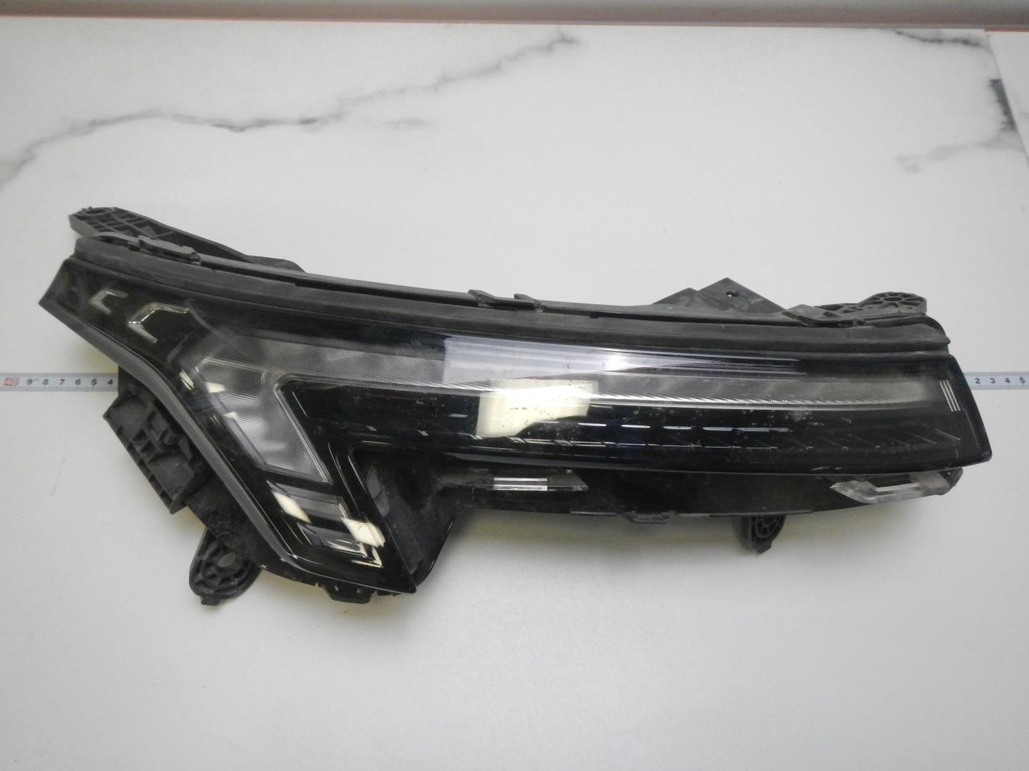 Фара дневного света правая (ходовые огни)