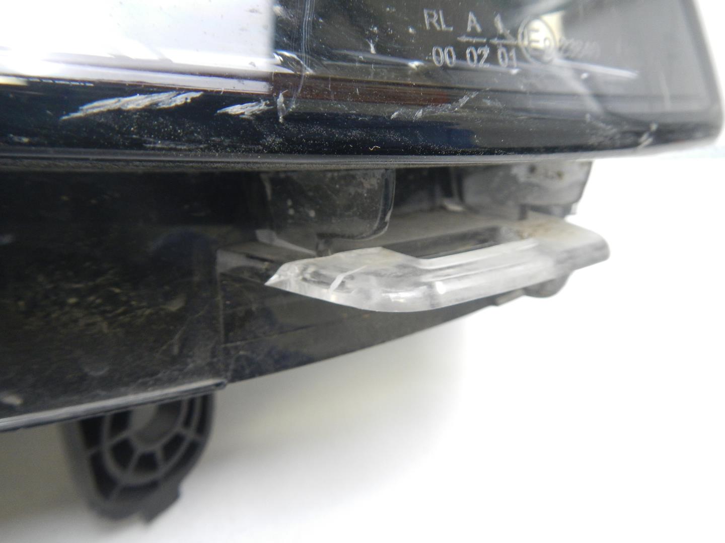 Фара дневного света правая (ходовые огни)